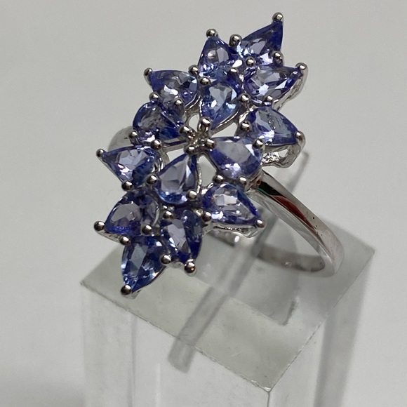 10K White Gold Natural Pear Shape Tanzanite Cluster Ring Size 7 - Picture 2 of 11